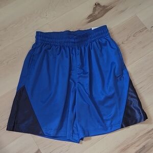 NWT Nike Women's ISoFly Basketball Shorts, Size Small